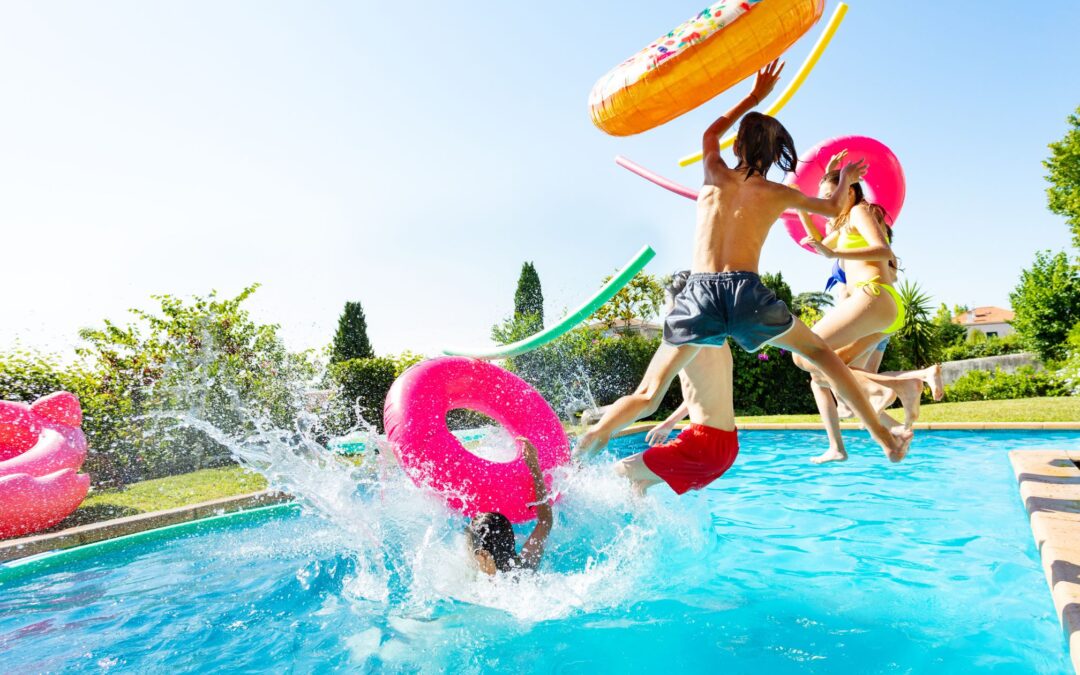 Installation d’une Piscine Coque : Les Étapes Essentielles pour un Projet Réussi