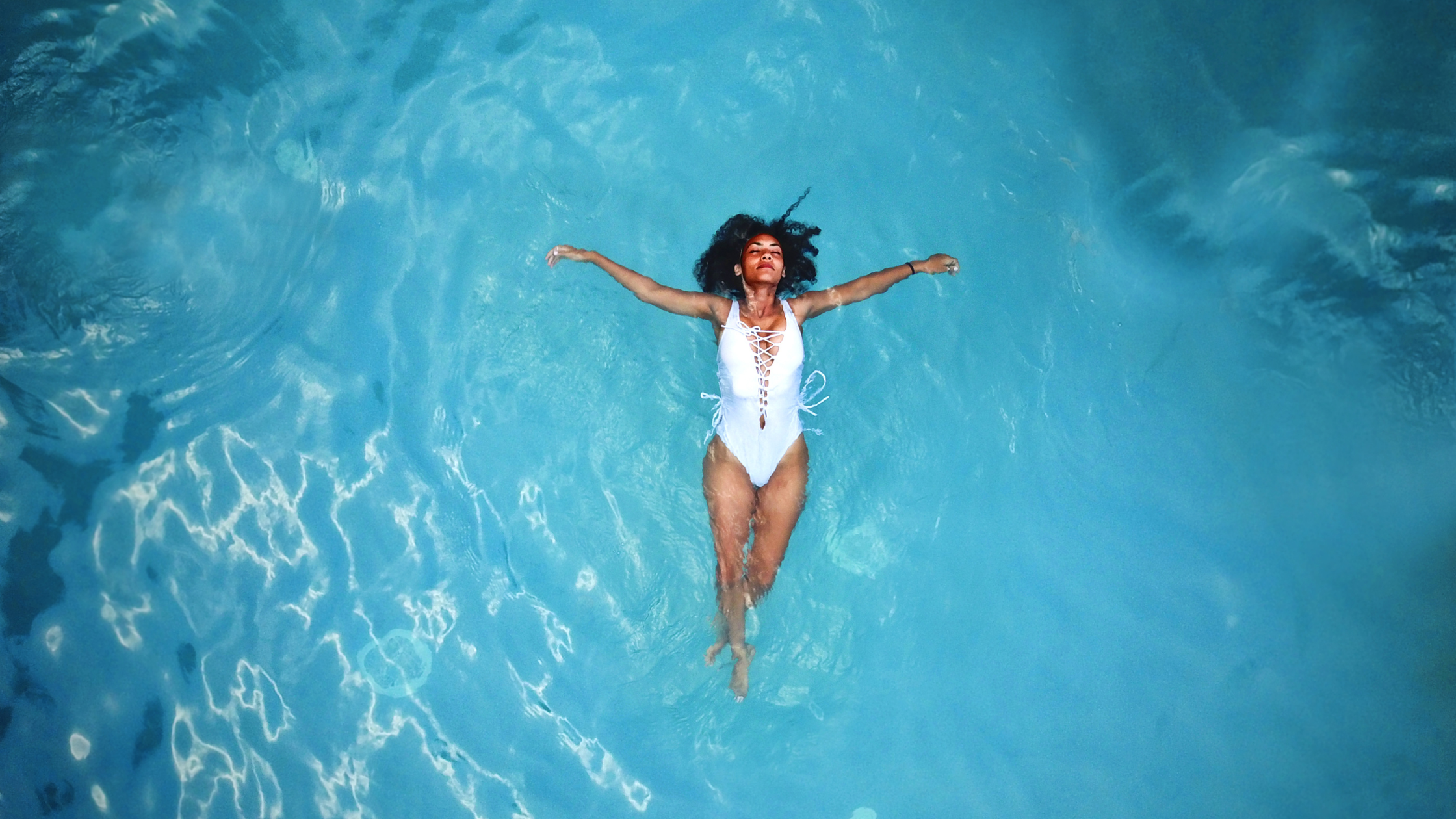 Concevez votre piscine coque pour sublimer votre jardin