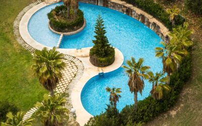 Comment choisir le design de votre piscine coque pour sublimer votre extérieur ?